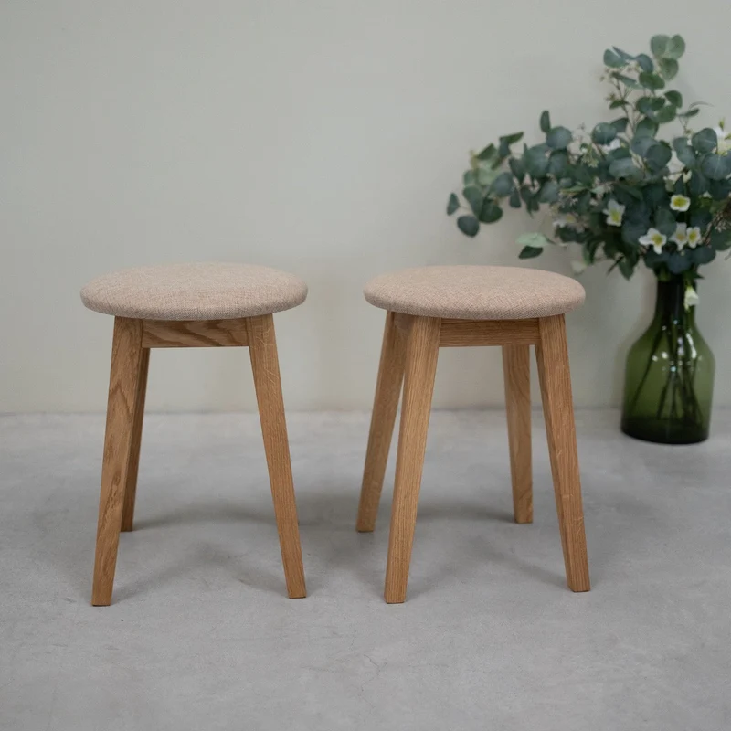 Confezione da 2 o 4 sgabelli da pranzo in legno massiccio Diana, imbottiti | NordicStory
