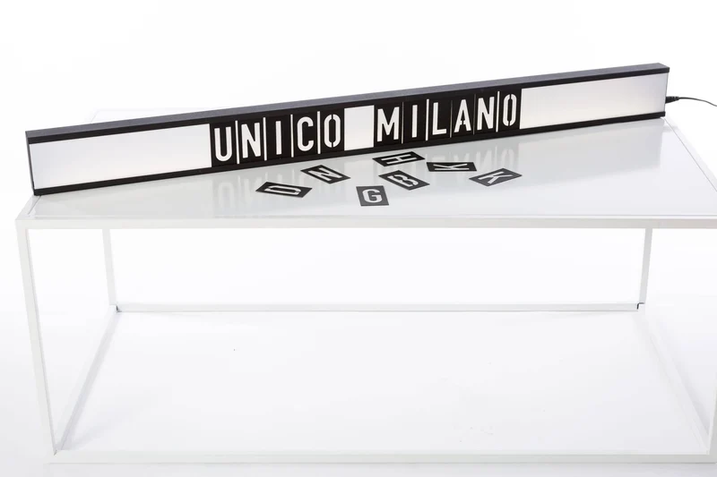 Luce con lettere - Unico Milano